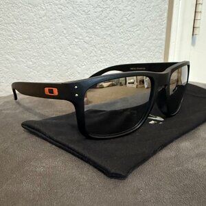 Oakley Sunglasses Holbrook Silver Mirror Lenses 9102 Black Frame